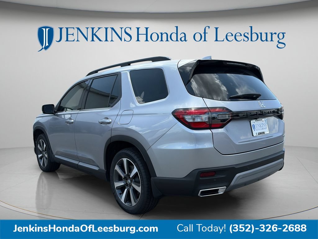 Certified 2025 Honda Pilot Touring image 5