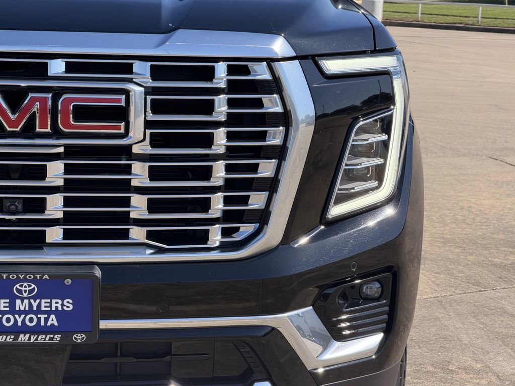 Used 2025 GMC Yukon Denali AWD/4WD image 4