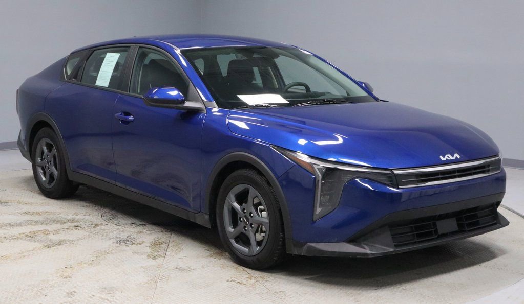 Used 2025 Kia K4 LXS image 1