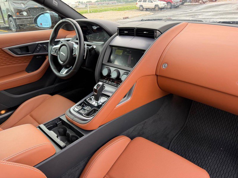Used 2022 Jaguar F-TYPE Coupe RWD image 9