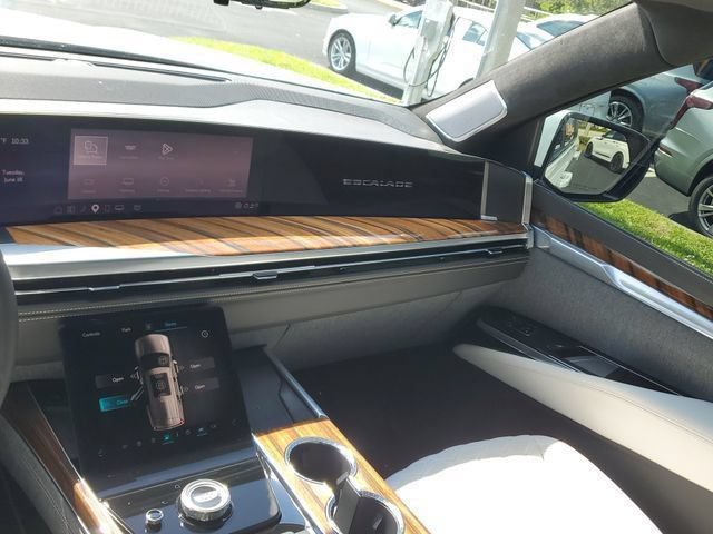 Certified 2026 Cadillac Escalade Platinum Sport w/ LPO, ONYX Package AWD/4WD image 20