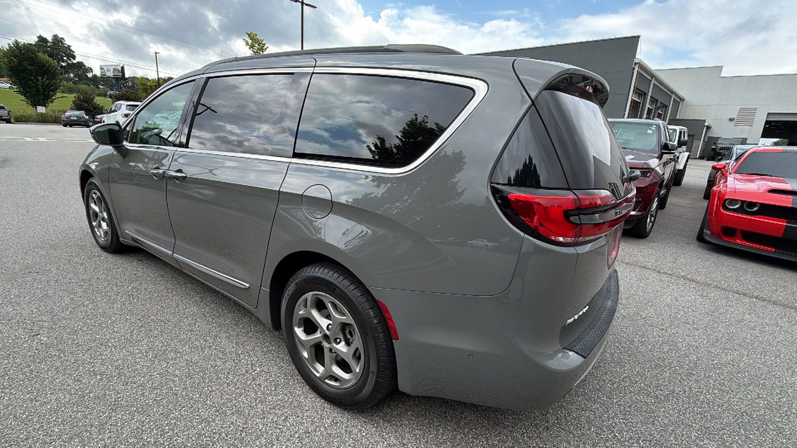 Used 2022 Chrysler Pacifica Limited FWD image 10