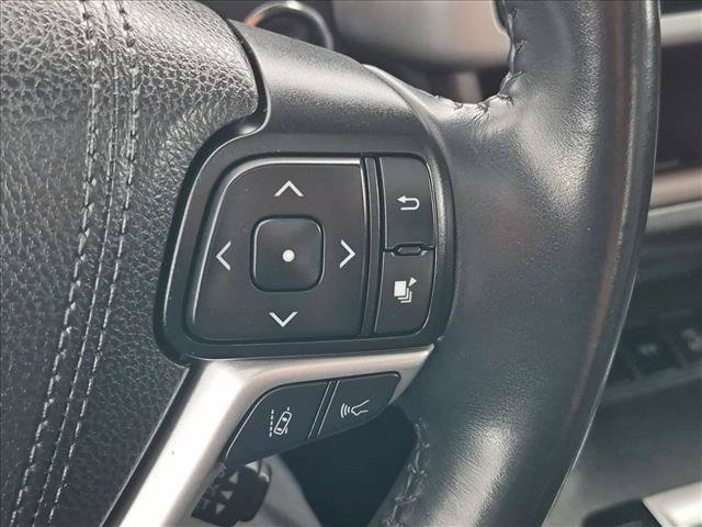 Used 2019 Toyota Highlander XLE AWD/4WD image 16
