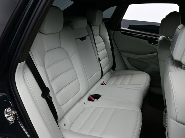 Certified 2021 Porsche Macan Turbo AWD/4WD image 16