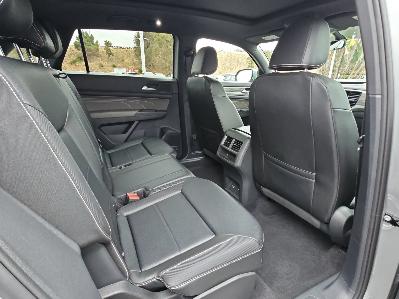 Used 2023 Volkswagen Atlas Cross Sport SE w/ Panoramic Sunroof Package FWD image 11