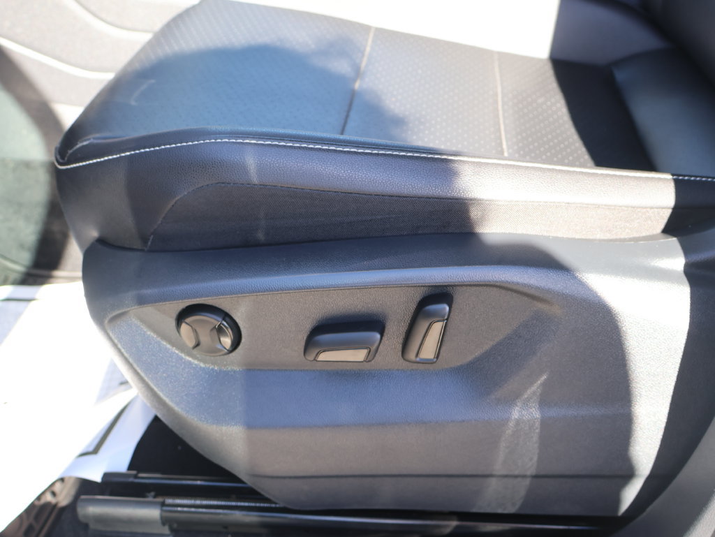 Used 2021 Volkswagen Tiguan SE w/ Panoramic Sunroof Package AWD/4WD image 16