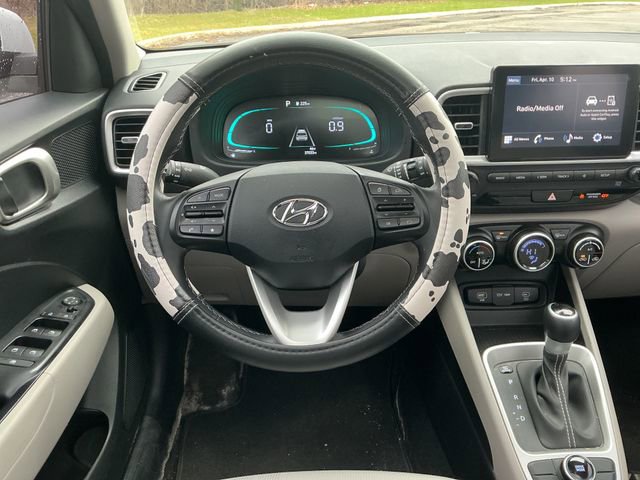 Certified 2024 Hyundai Venue SEL FWD image 14
