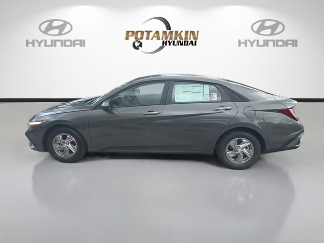 New 2026 Hyundai Elantra SE FWD image 8