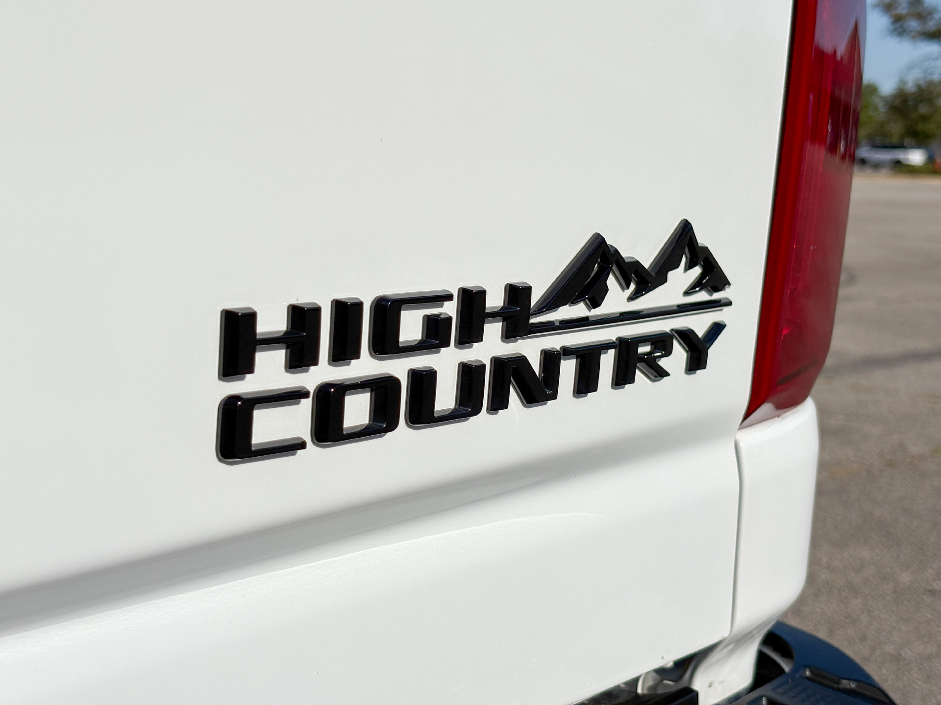 Used 2024 Chevrolet Silverado 2500 High Country w/ Technology Package AWD/4WD image 9