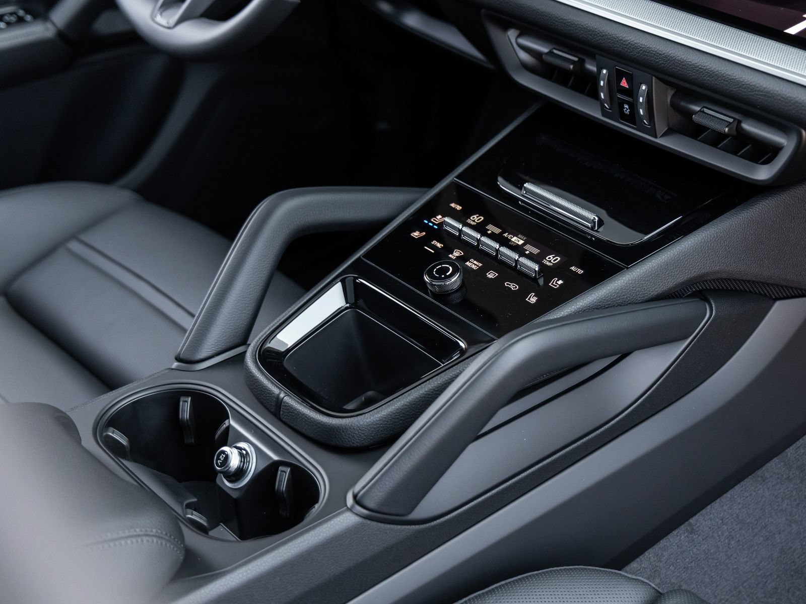 Certified 2026 Porsche Cayenne E-Hybrid Coupe AWD/4WD image 34
