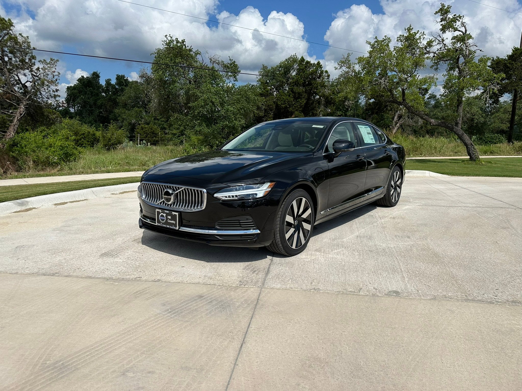 Certified 2024 Volvo S90 T8 Ultimate w/ Lounge Package image 2