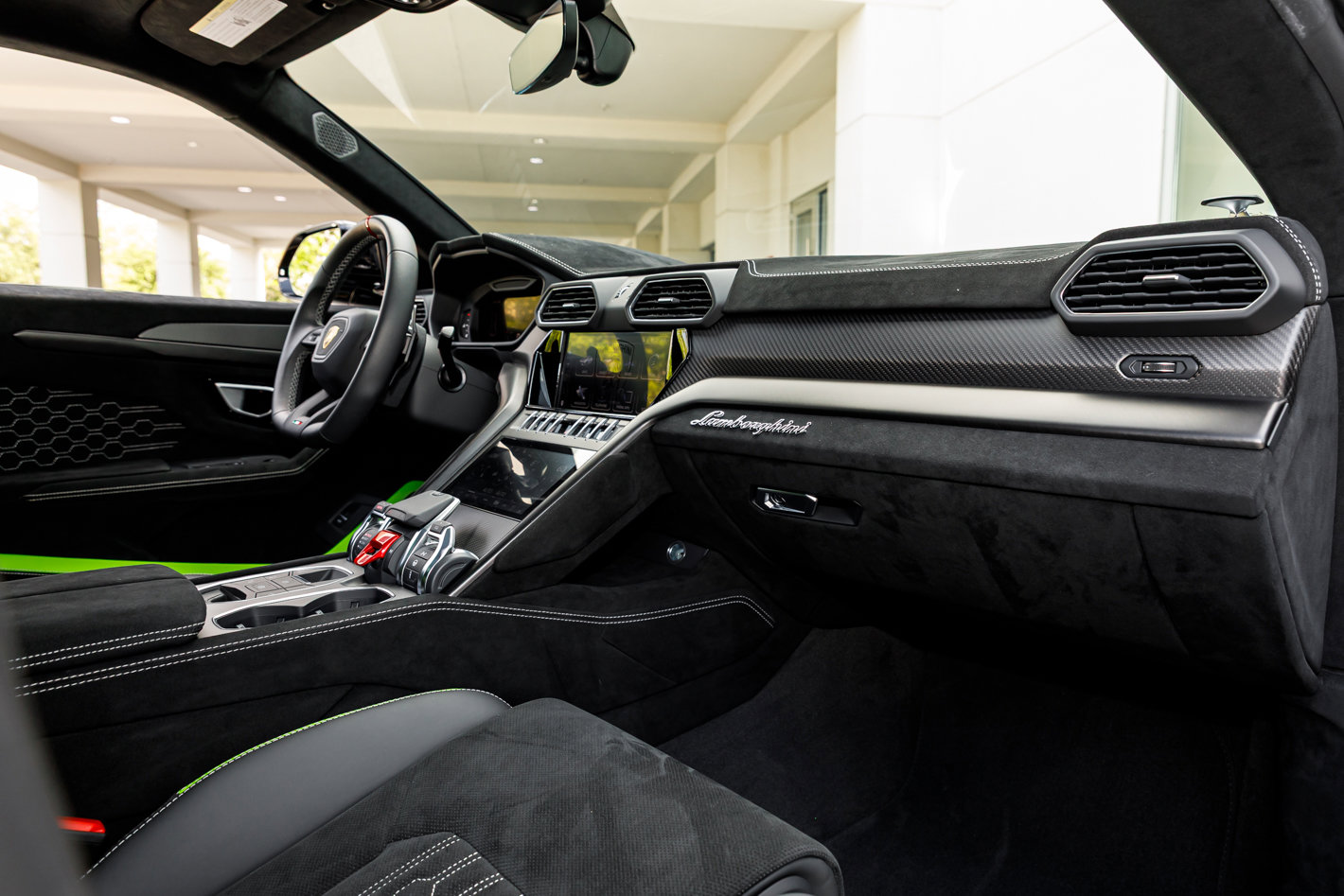 Used 2024 Lamborghini Urus Performante AWD/4WD image 46