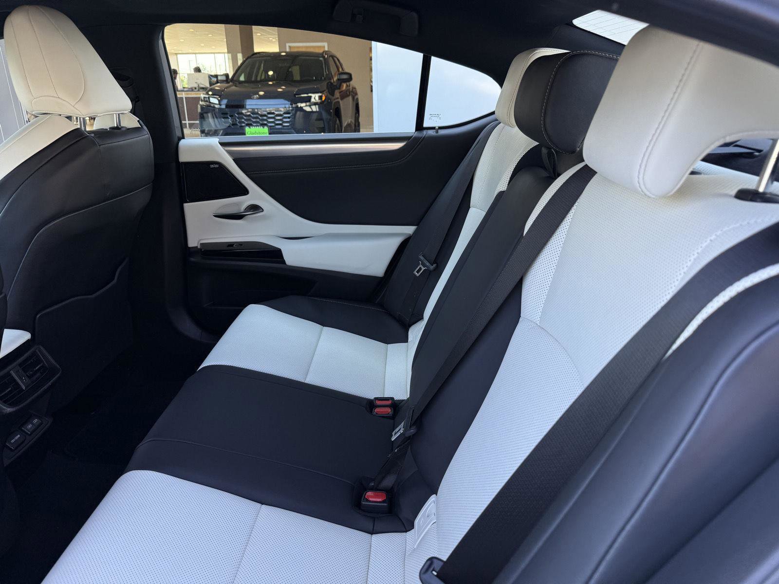 Used 2024 Lexus ES 300h F Sport FWD image 14