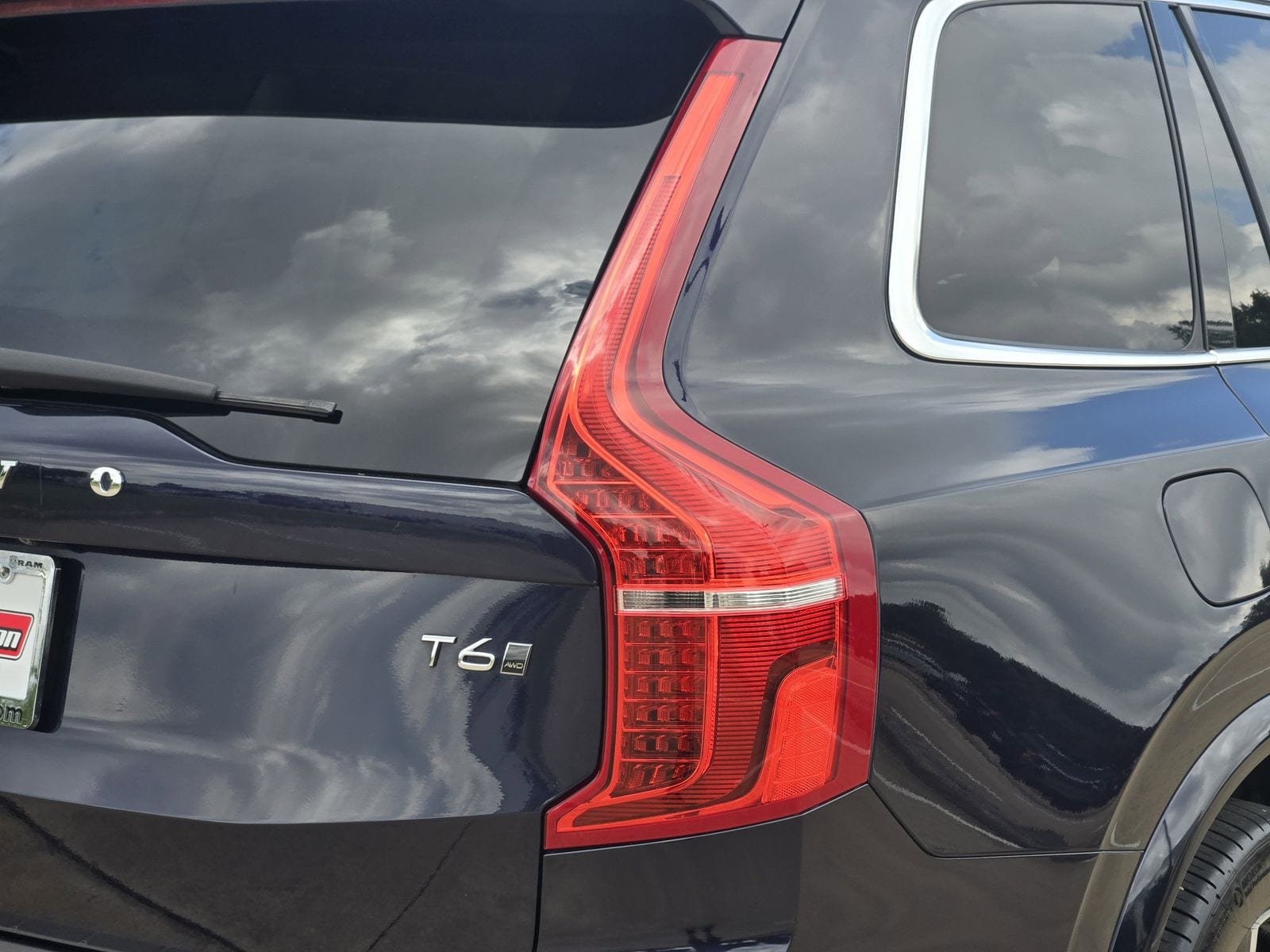 Used 2016 Volvo XC90 T6 Momentum w/ Momentum Plus Package AWD/4WD image 15
