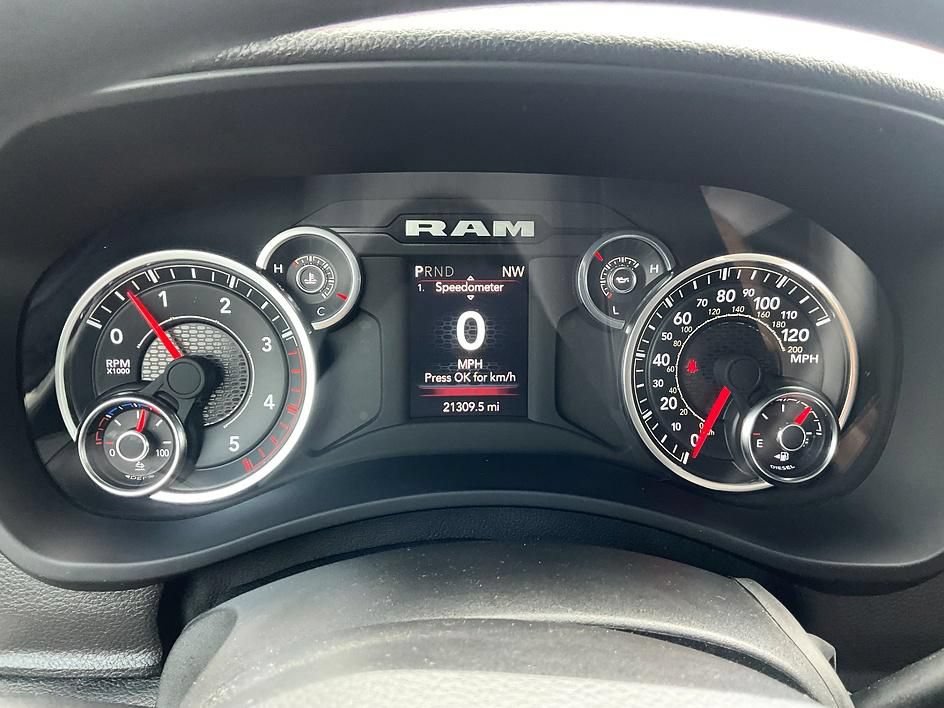 Used 2024 RAM 3500 Tradesman w/ Chrome Appearance Group AWD/4WD image 6
