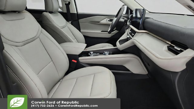 New 2026 Ford Explorer Active w/ Active Comfort Package AWD/4WD image 28