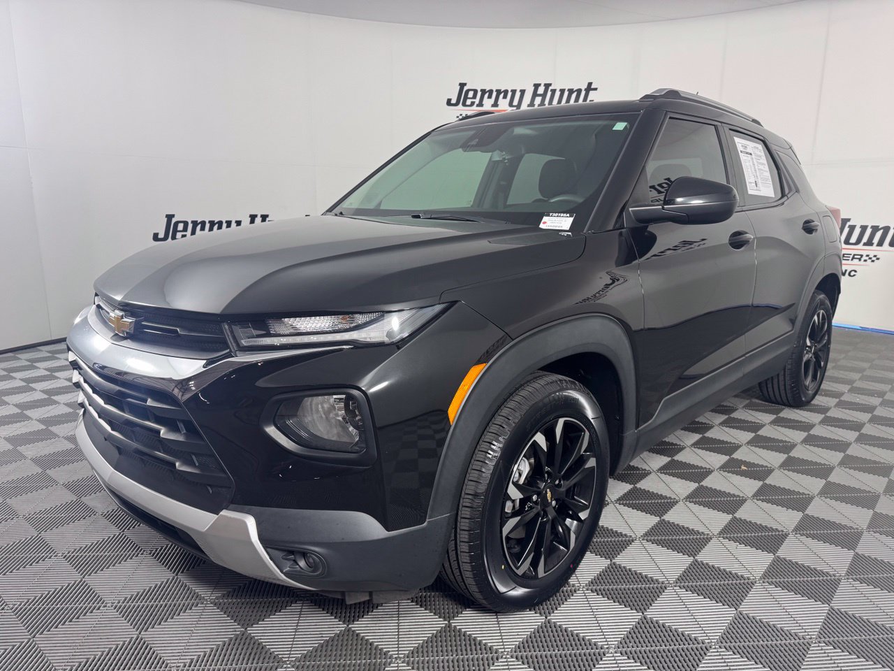 Used 2023 Chevrolet TrailBlazer LT FWD image 1