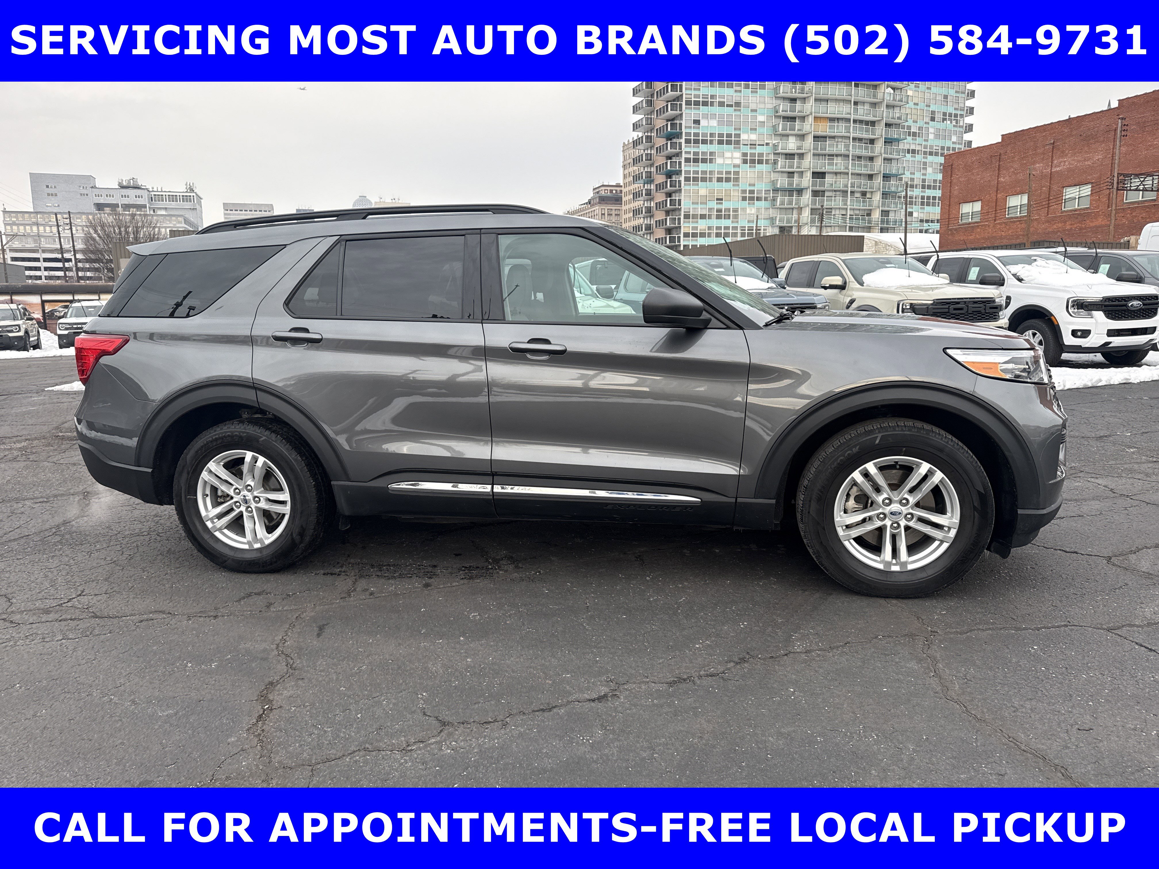 Certified 2023 Ford Explorer XLT RWD image 3