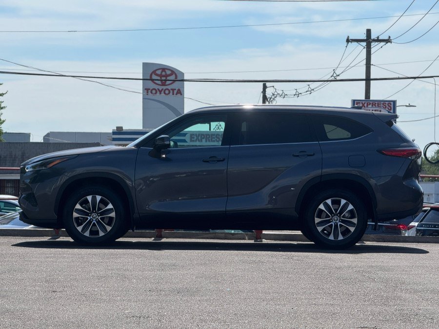 Used 2021 Toyota Highlander XLE AWD/4WD image 8