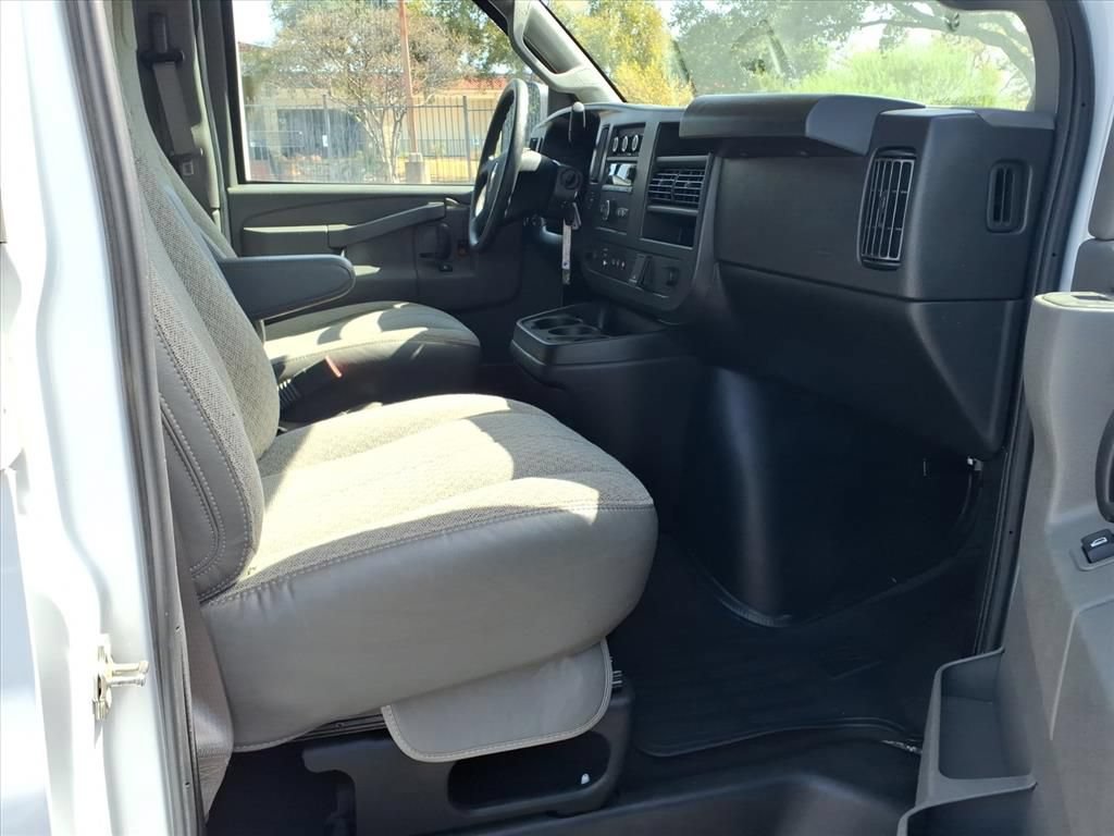 Used 2025 Chevrolet Express 3500 LT w/ LT Preferred Equipment Group RWD image 22
