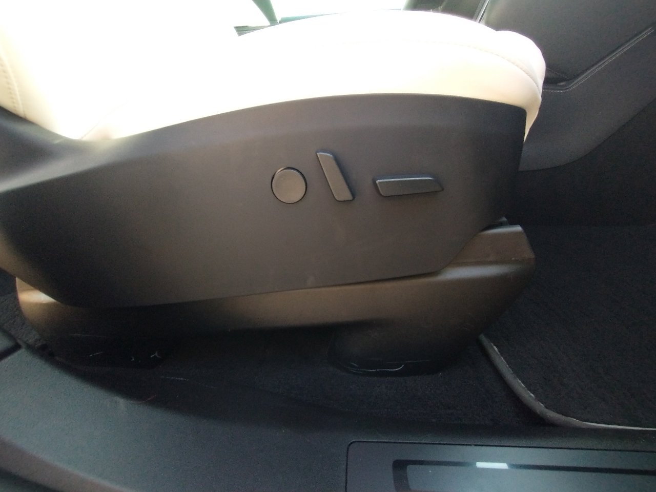 Used 2020 Tesla Model X Performance image 49