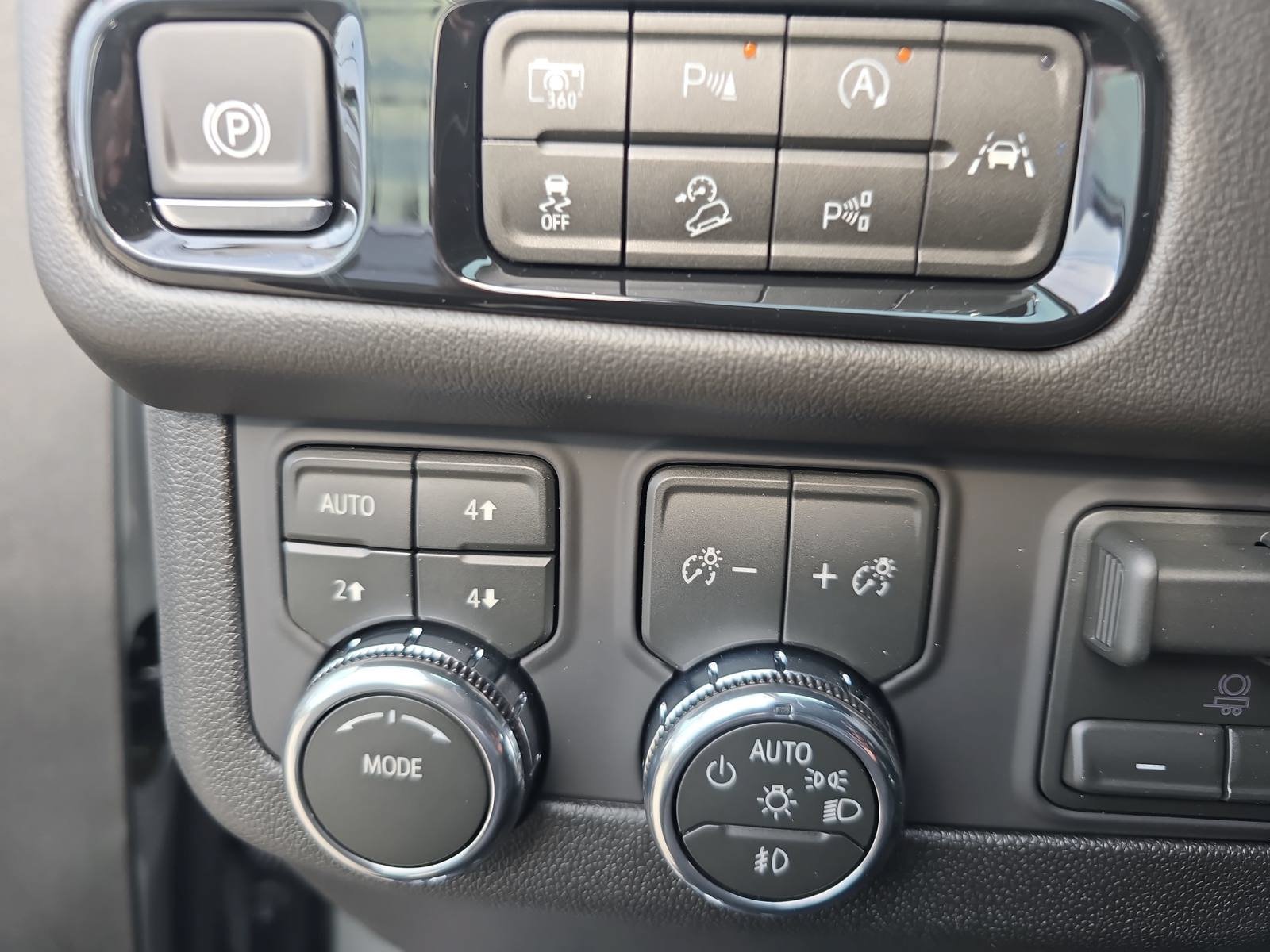 New 2026 GMC Yukon XL Elevation w/ Elevation Premium Package AWD/4WD image 23