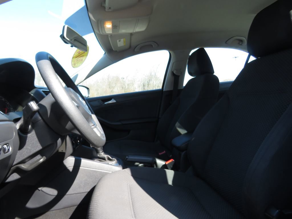 Used 2014 Volkswagen Jetta S image 9