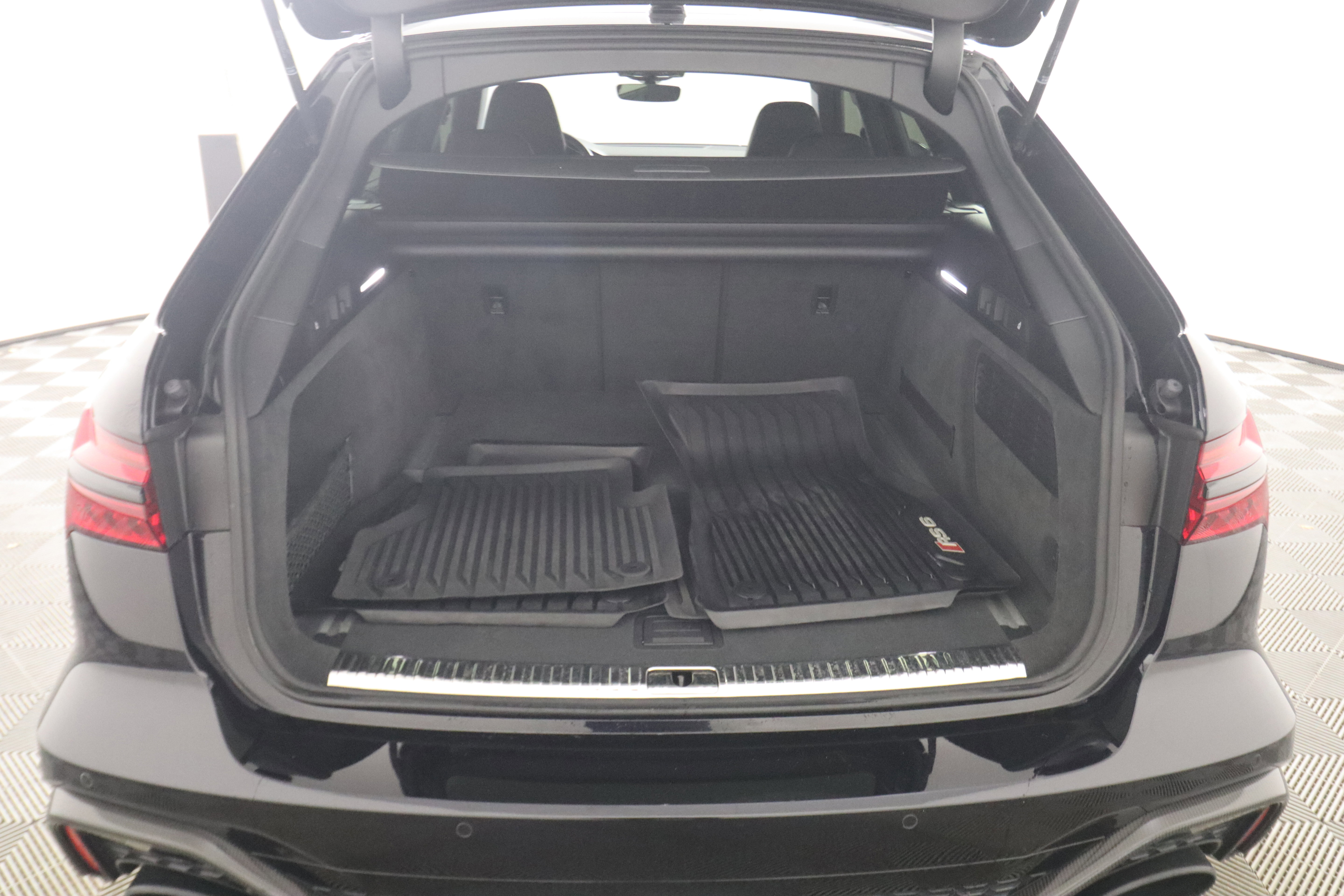 Used 2021 Audi RS 6 w/ Carbon Optic Package AWD/4WD image 19