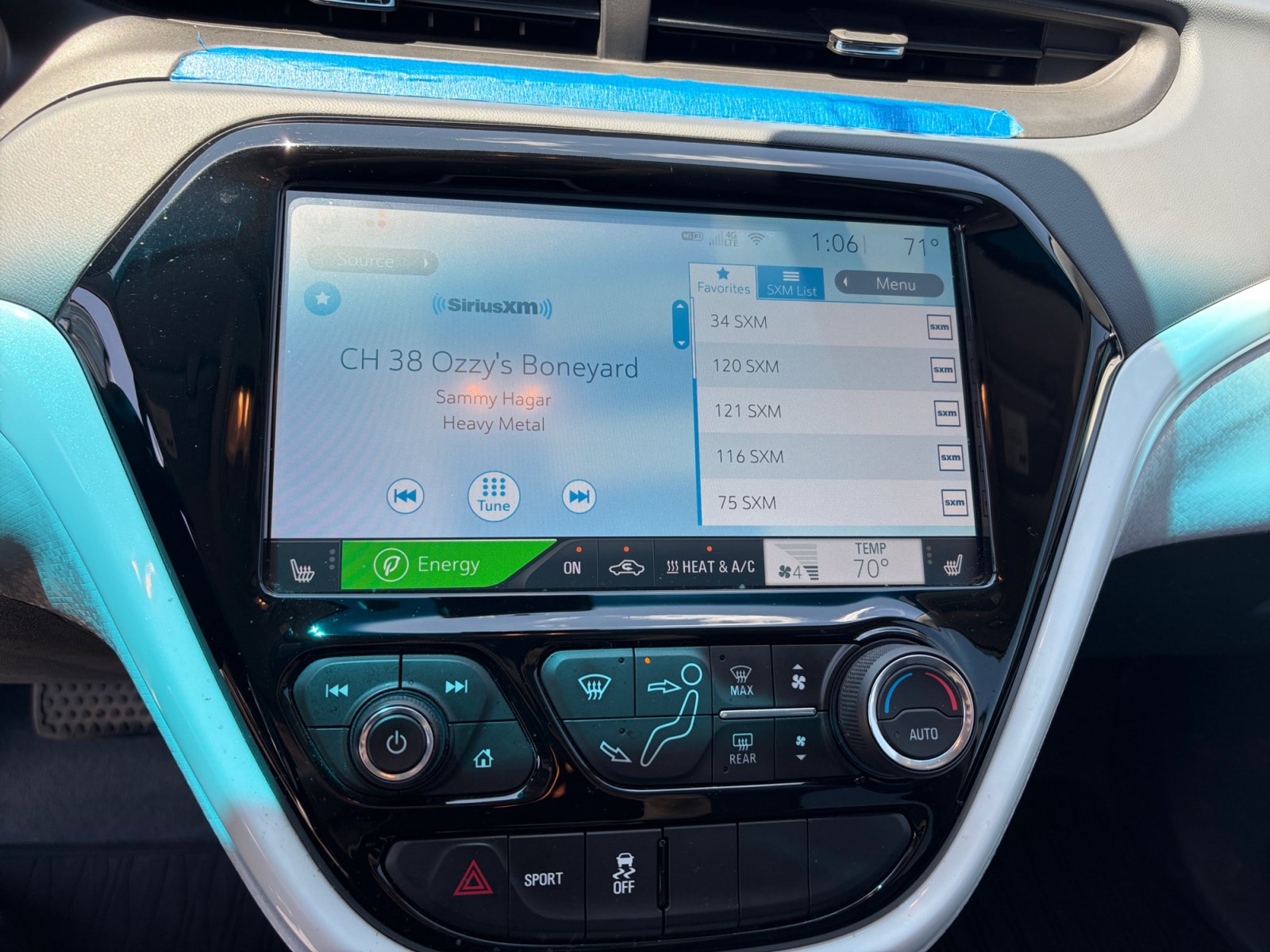 Used 2018 Chevrolet Bolt Premier w/ Infotainment Package FWD image 26