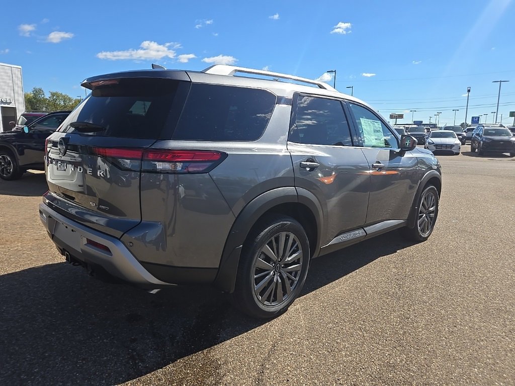 New 2025 Nissan Pathfinder SL image 8