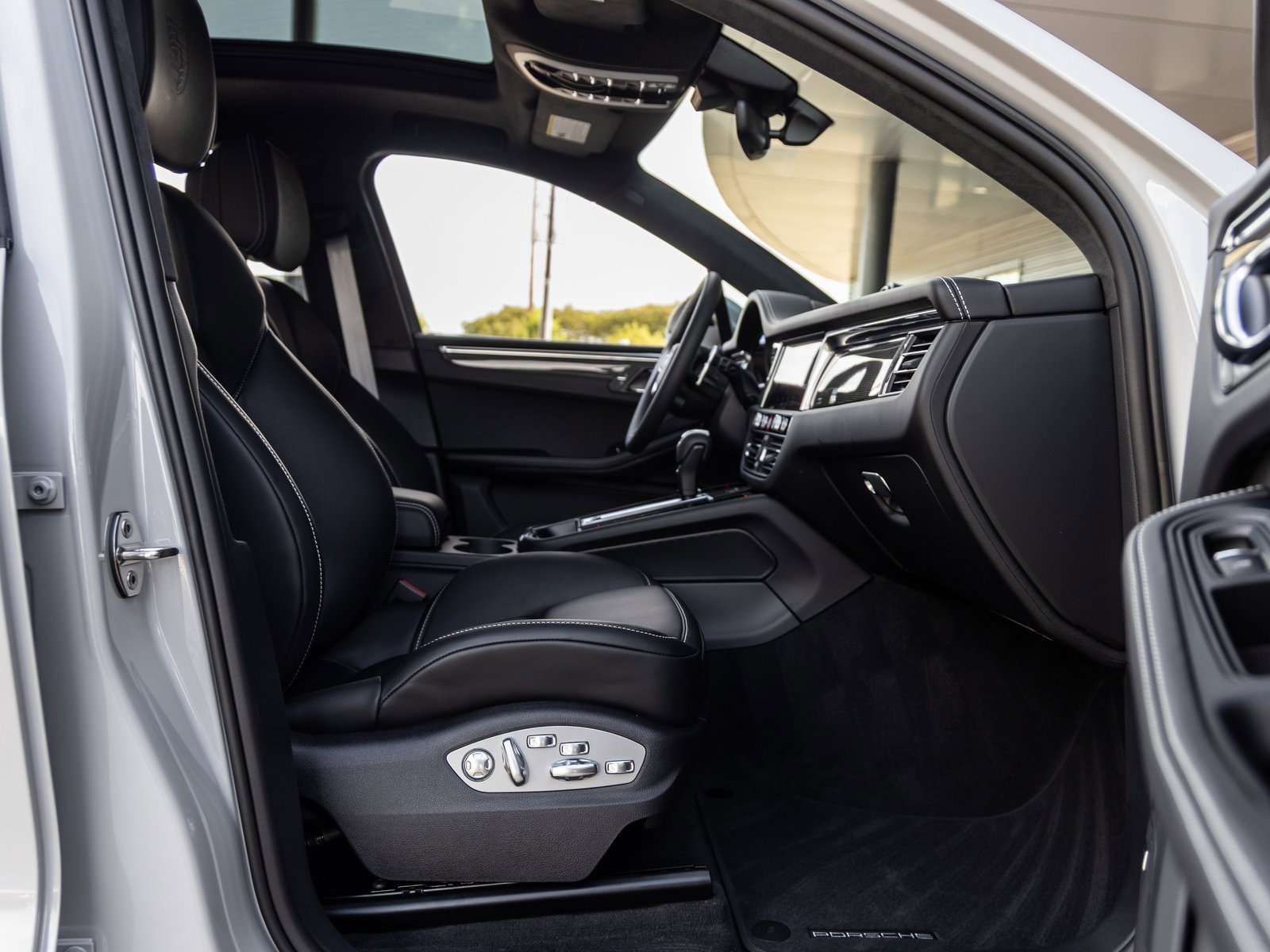 New 2026 Porsche Macan GTS image 45