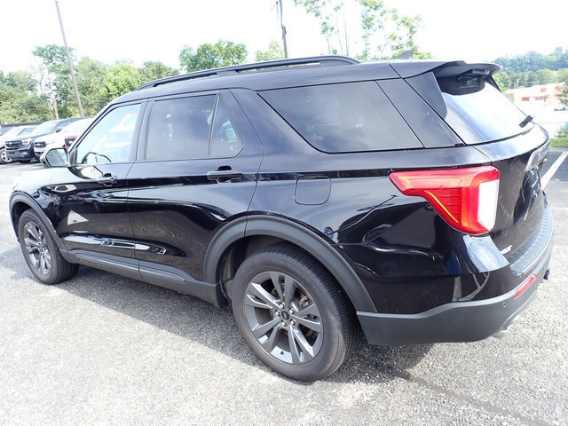 Certified 2023 Ford Explorer XLT w/ Equipment Group 202A AWD/4WD image 4