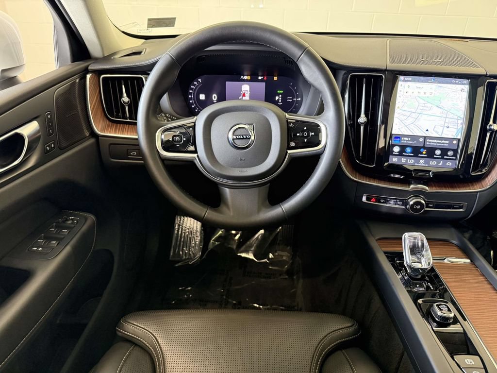 Used 2023 Volvo XC60 T8 Ultimate w/ Climate Package AWD/4WD image 4
