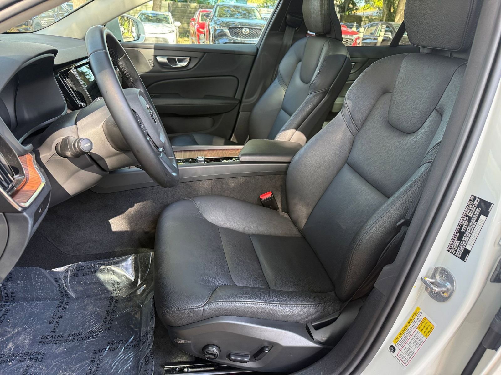 Used 2025 Volvo V60 B5 Cross Country Plus image 31