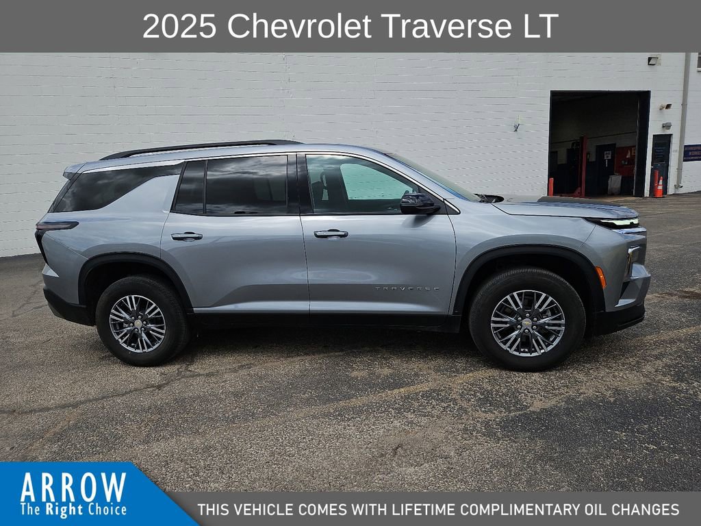 Used 2025 Chevrolet Traverse LT image 14