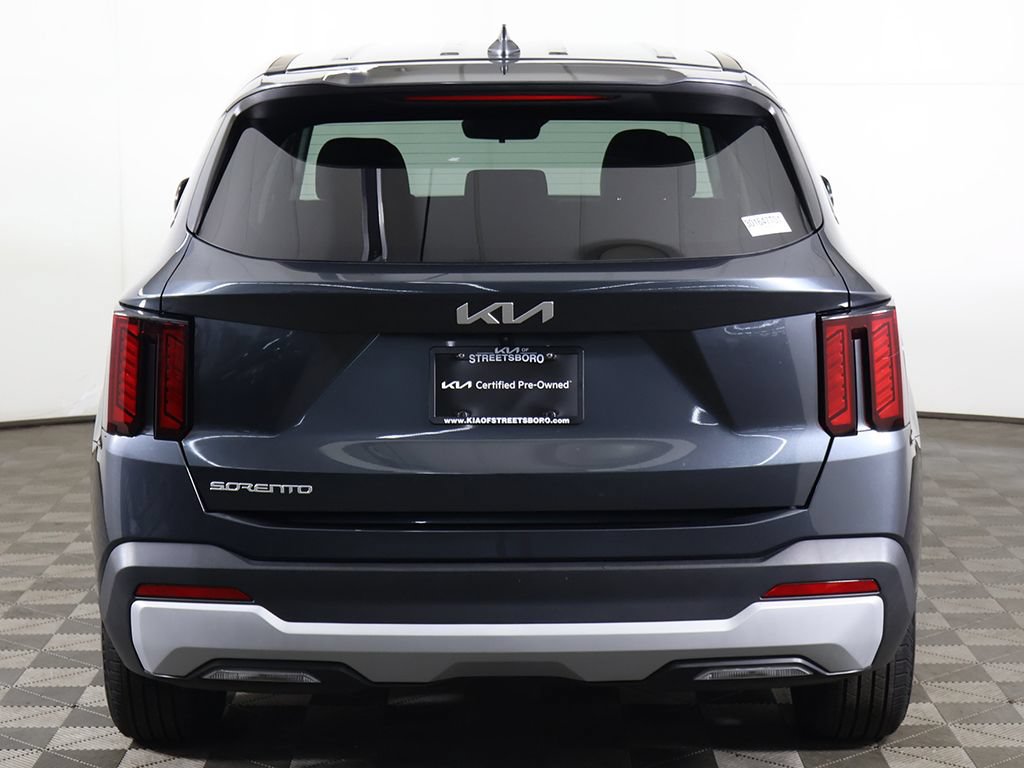 Certified 2024 Kia Sorento LX FWD image 11