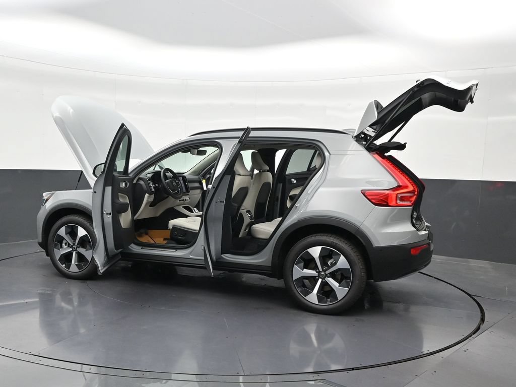 New 2026 Volvo XC40 B5 Plus w/ Protection Package Premier AWD/4WD image 34