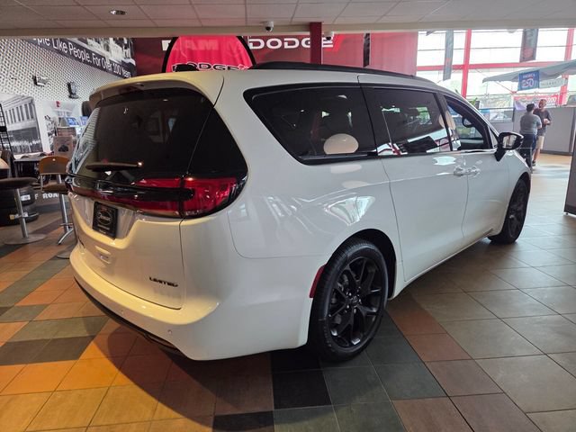 New 2027 Chrysler Pacifica Limited w/ S Appearance Package FWD image 14