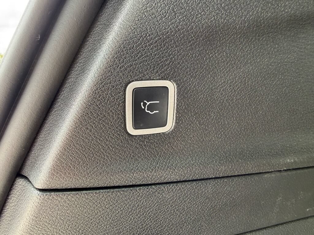 Used 2026 Chrysler Pacifica Limited FWD image 39