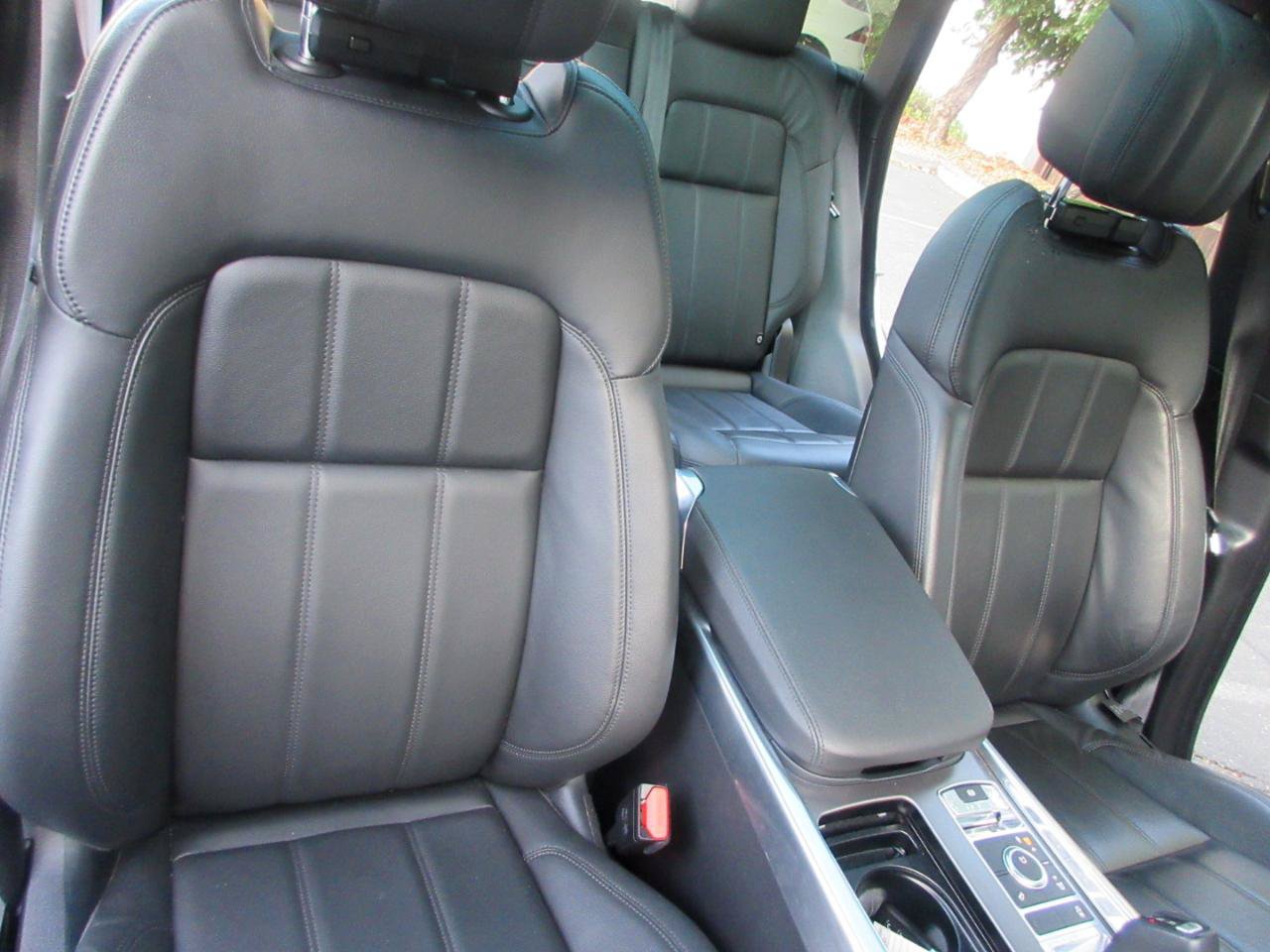 Used 2020 Land Rover Range Rover Sport SE AWD/4WD image 31
