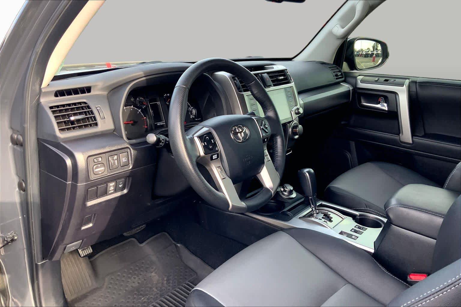 Used 2024 Toyota 4Runner SR5 Premium w/ Moonroof Package AWD/4WD image 18