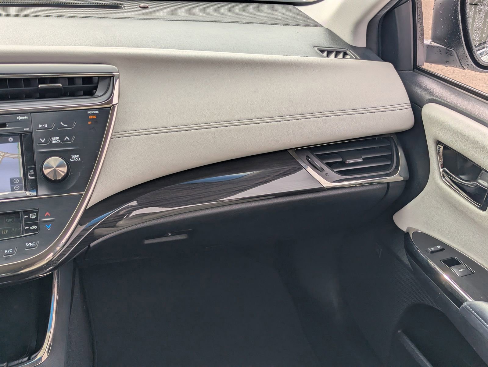 Used 2015 Toyota Avalon Limited image 18