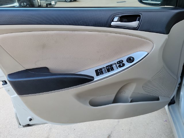 Used 2015 Hyundai Accent GLS w/ Option Group 02 FWD image 12