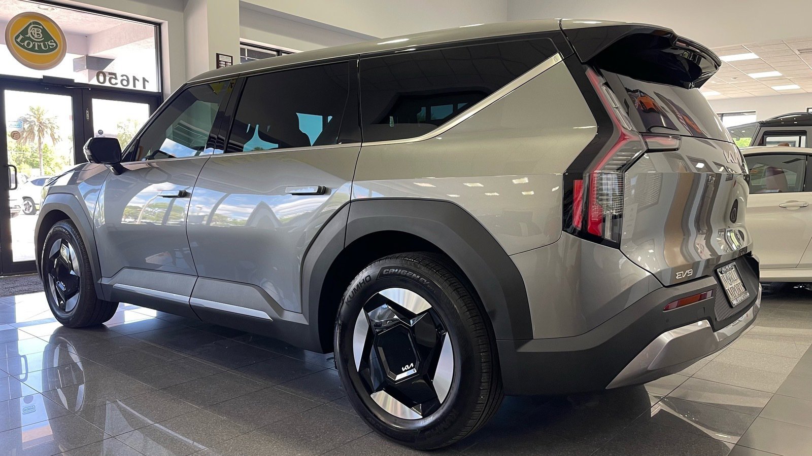 Used 2024 Kia EV9 Light Long Range image 3