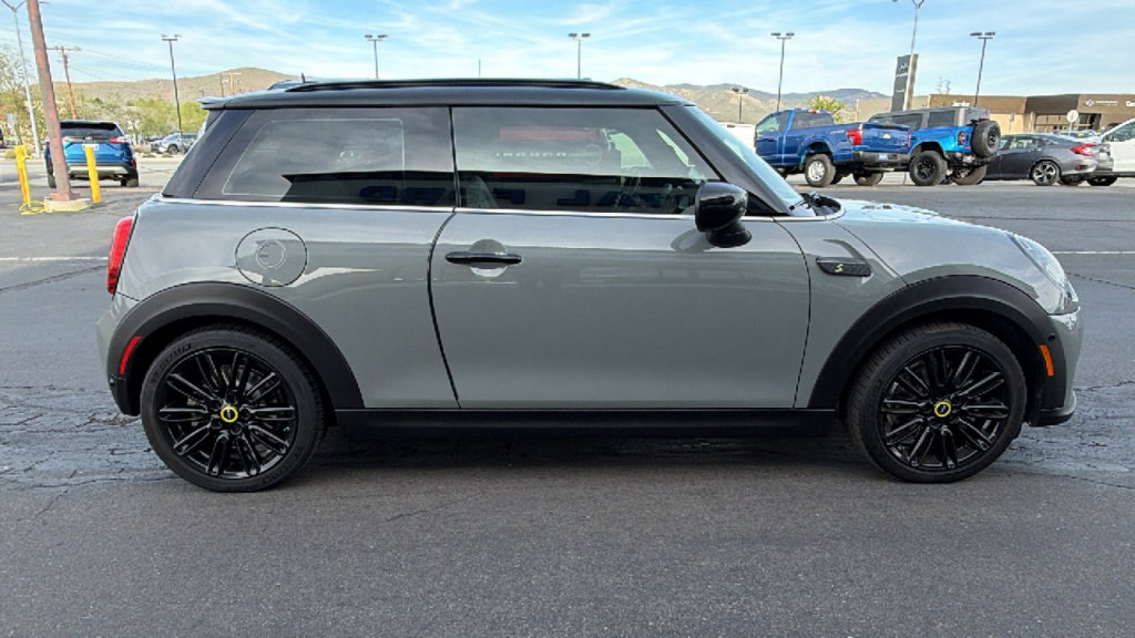 Used 2022 MINI Cooper SE FWD image 2