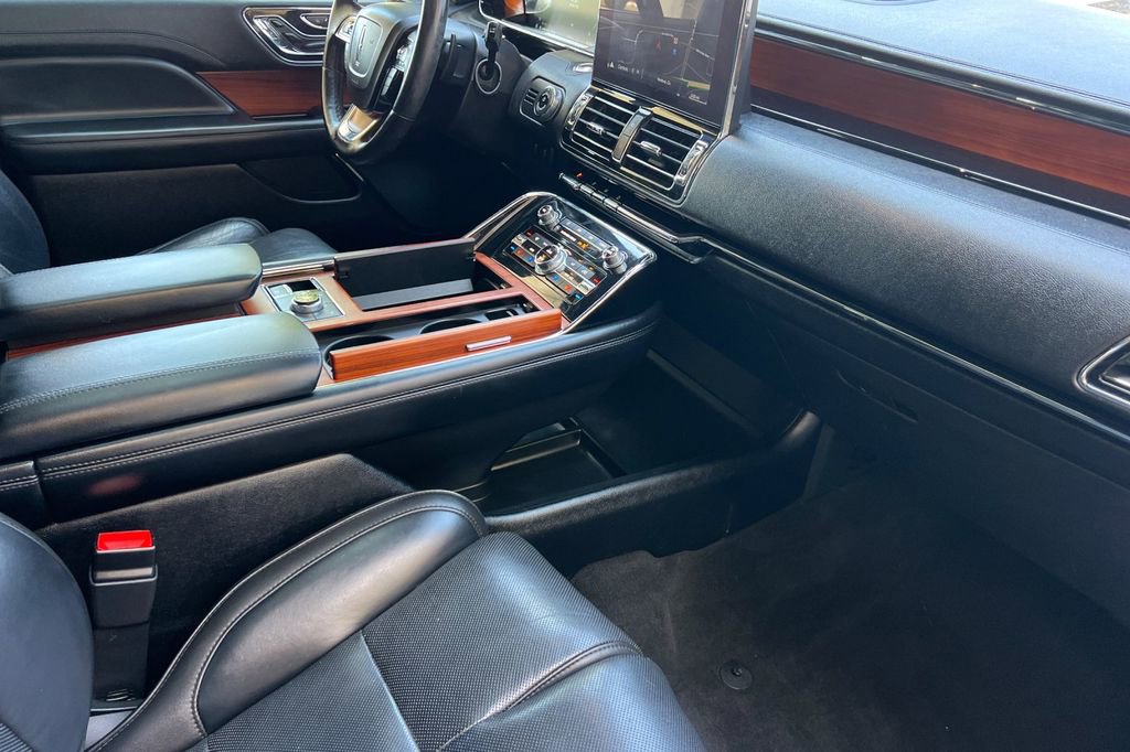 Used 2018 Lincoln Navigator Reserve w/ Technology Package AWD/4WD image 19
