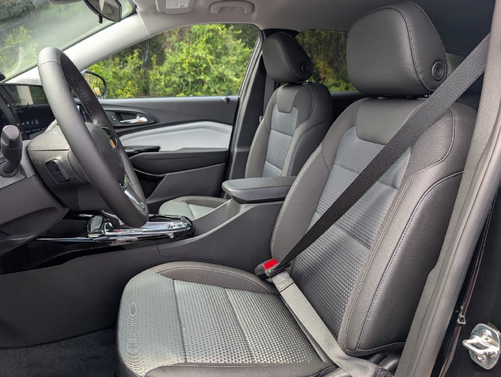 New 2026 Chevrolet Trax LT w/ LT Convenience Package FWD image 13