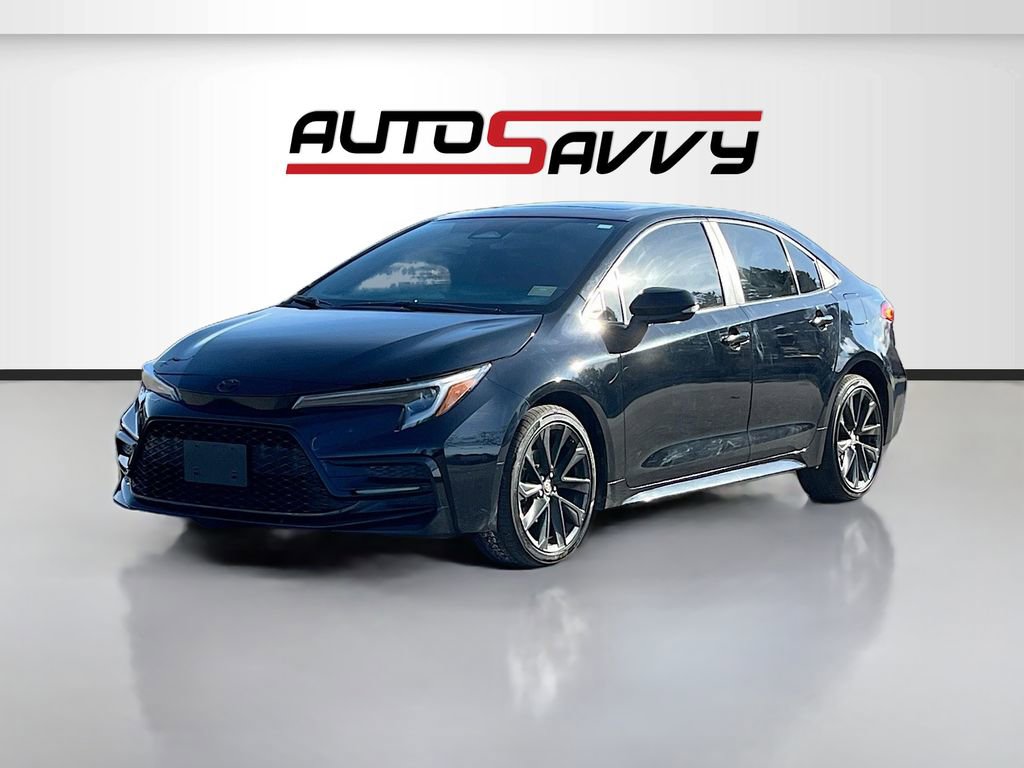 Used 2023 Toyota Corolla SE w/ SE Premium Package image 3