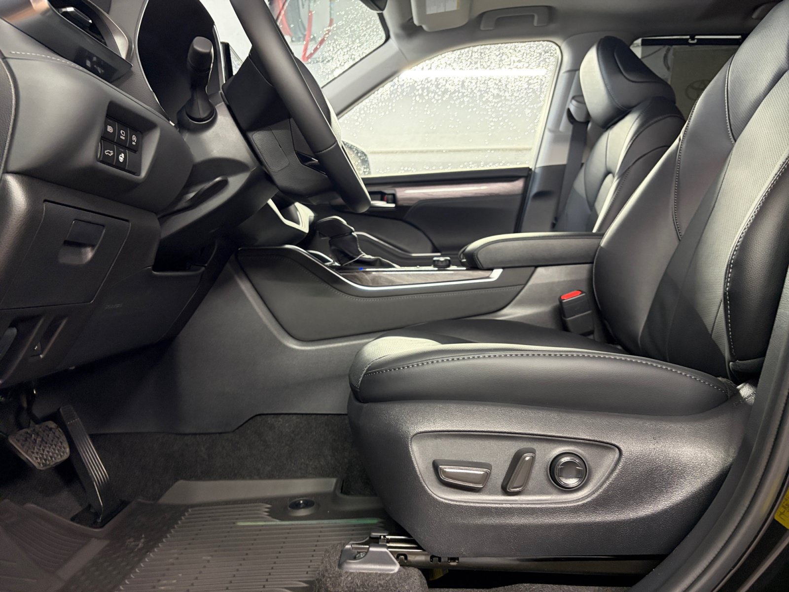 New 2026 Toyota Highlander Limited AWD/4WD image 14