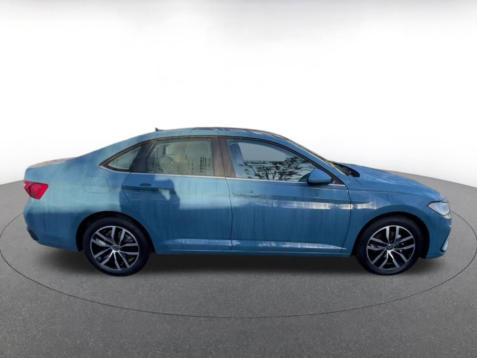 Used 2025 Volkswagen Jetta SE image 16